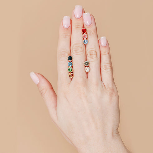 עגילים צמודים עם קריסטלים צבעוניים סברובסקי