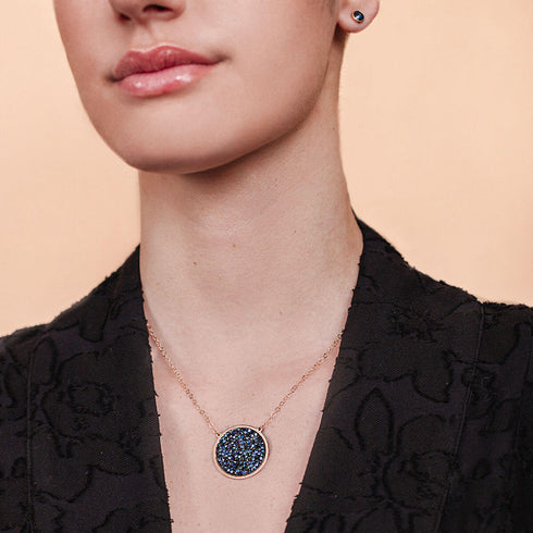 קריסטלים של סברובסקי בשיבוץ חדיש על שרשרת מונדו