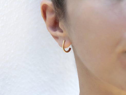 עגיל חצי חישוק כסף מצופה זהב