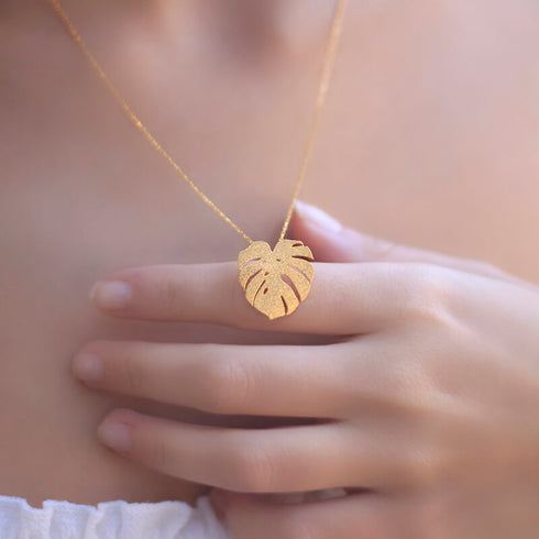 תליון בצורת צמח מונסטרה